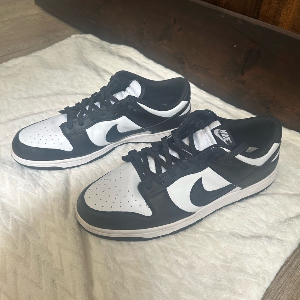 Nike Classic Black and White Low-Tops